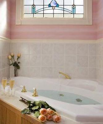 фото отеля Arsenic and Old Lace Bed and Breakfast Inn