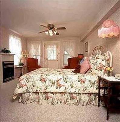 фото отеля Arsenic and Old Lace Bed and Breakfast Inn