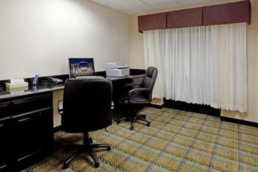 фото отеля Holiday Inn Express Hotel & Suites Hope Mills