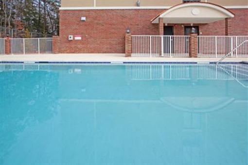 фото отеля Holiday Inn Express Hotel & Suites Hope Mills