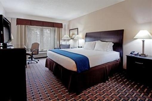 фото отеля Holiday Inn Express Hotel & Suites Hope Mills