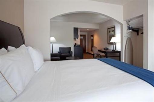 фото отеля Holiday Inn Express Hotel & Suites Hope Mills