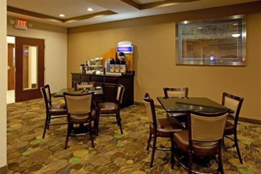 фото отеля Holiday Inn Express Hotel & Suites Hope Mills