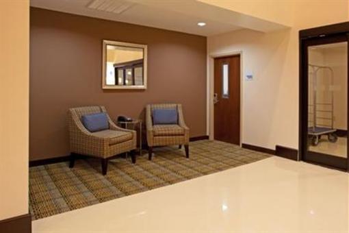 фото отеля Holiday Inn Express Hotel & Suites Hope Mills