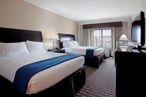 фото отеля Holiday Inn Express Hotel & Suites Hope Mills