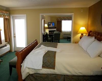 фото отеля Cherry Tree Inn & Suites
