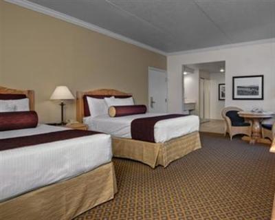 фото отеля Cherry Tree Inn & Suites