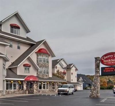 фото отеля Cherry Tree Inn & Suites