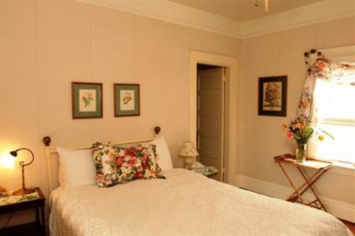 фото отеля The Secret Garden Inn
