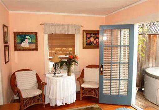 фото отеля The Secret Garden Inn