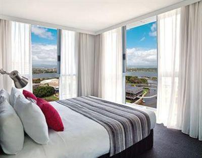 фото отеля Meriton Serviced Apartments - Broadbeach
