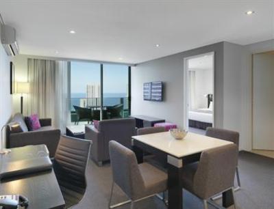 фото отеля Meriton Serviced Apartments - Broadbeach