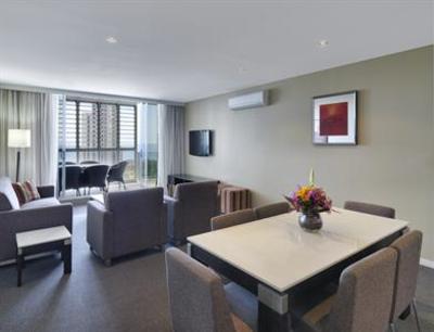 фото отеля Meriton Serviced Apartments - Broadbeach