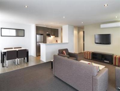 фото отеля Meriton Serviced Apartments - Broadbeach