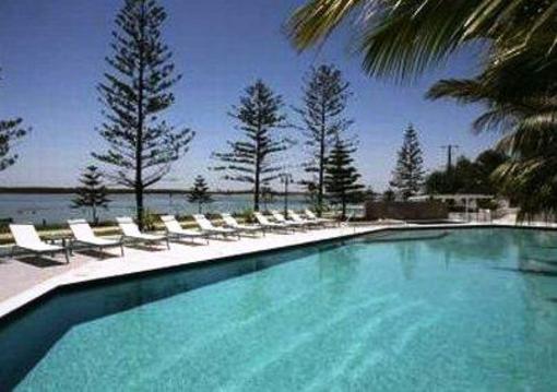 фото отеля Silvershore Apartments on the Broadwater