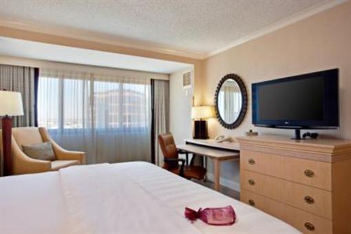 фото отеля Wyndham Irvine Orange County Airport