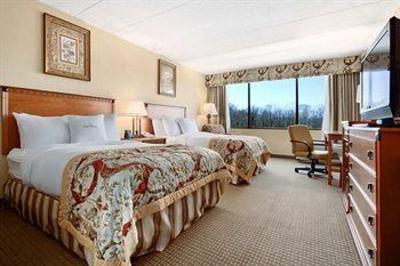 фото отеля Doubletree by Hilton Charlottesville