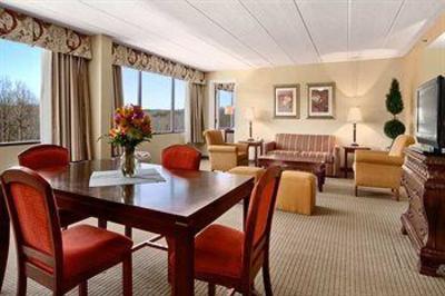 фото отеля Doubletree by Hilton Charlottesville