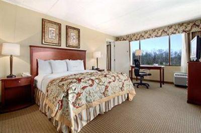 фото отеля Doubletree by Hilton Charlottesville