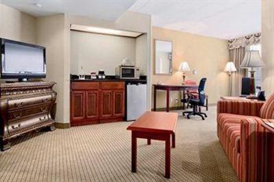 фото отеля Doubletree by Hilton Charlottesville