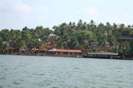 фото отеля Cambay Palm Lagoon Resort Kollam