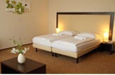 фото отеля Olivaer Apart Hotel am Kurfuerstendamm