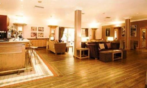 фото отеля Weetwood Hall