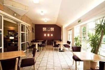 фото отеля Weetwood Hall