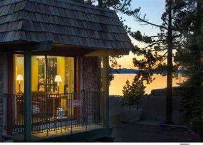 фото отеля Inn by the Lake