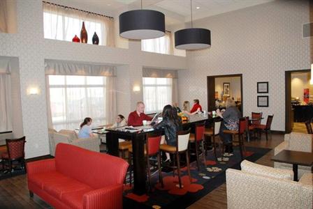 фото отеля Hampton Inn & Suites by Hilton Lethbridge