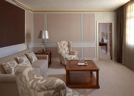 фото отеля Hotel de la Reconquista