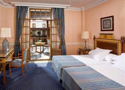 фото отеля Hotel de la Reconquista