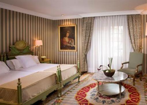 фото отеля Hotel de la Reconquista