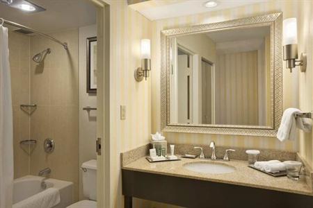 фото отеля Hilton Fort Wayne Convention Center
