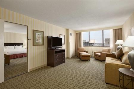 фото отеля Hilton Fort Wayne Convention Center