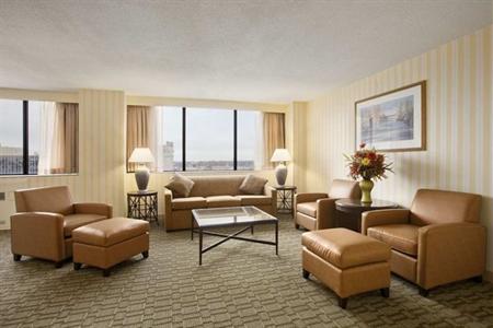 фото отеля Hilton Fort Wayne Convention Center