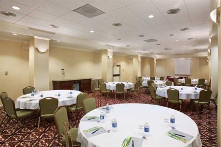 фото отеля Hilton Fort Wayne Convention Center