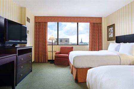 фото отеля Hilton Fort Wayne Convention Center