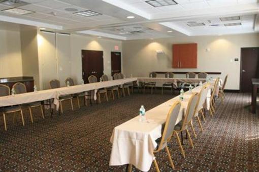 фото отеля Hampton Inn & Suites Syracuse Erie Blvd/I-690