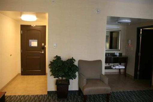 фото отеля Hampton Inn & Suites Syracuse Erie Blvd/I-690