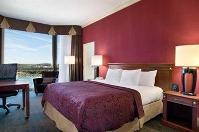 фото отеля Hilton Charlotte University Place