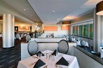 фото отеля Hilton Charlotte University Place