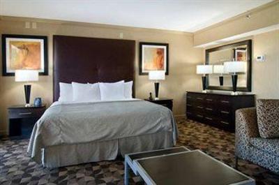 фото отеля Hilton Charlotte University Place
