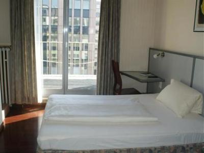 фото отеля Bahn-Hotel Dusseldorf