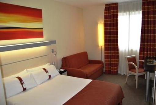 фото отеля Holiday Inn Express Pamplona