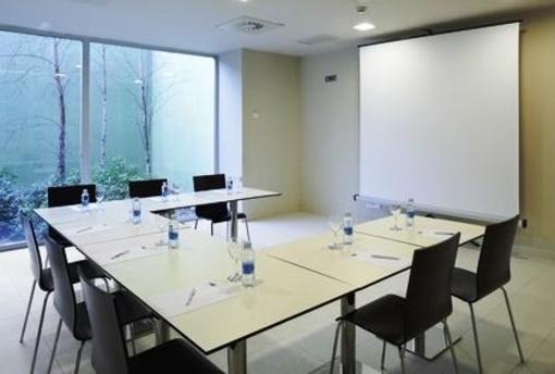 фото отеля Holiday Inn Express Pamplona
