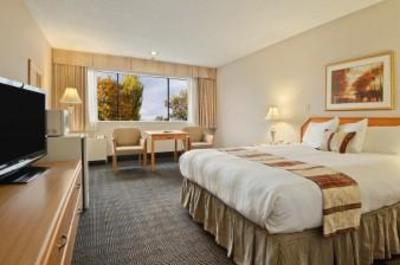 фото отеля Ramada Vancouver Exhibition Park