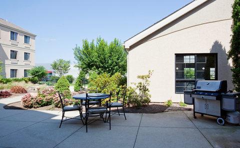 фото отеля Staybridge Suites Madison East