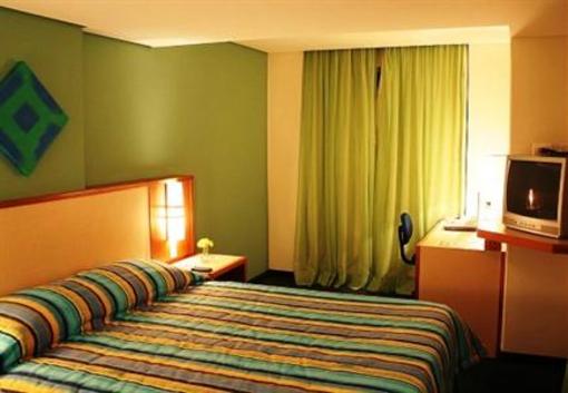 фото отеля Hotel CWB Express