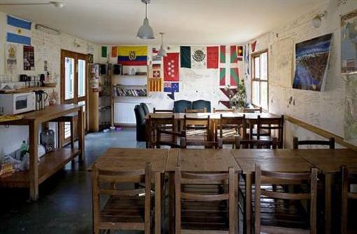 фото отеля Los Cormoranes Youth Hostel